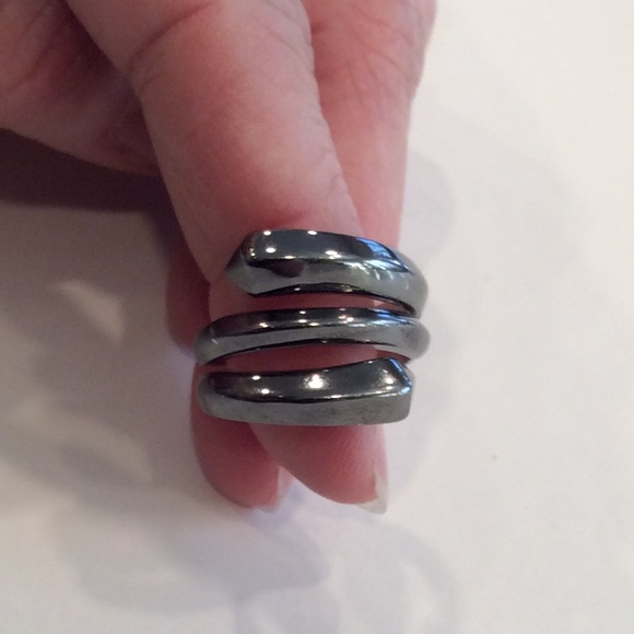 Lia Sophia Jewelry - Lia Sophia Decoy ring size 7